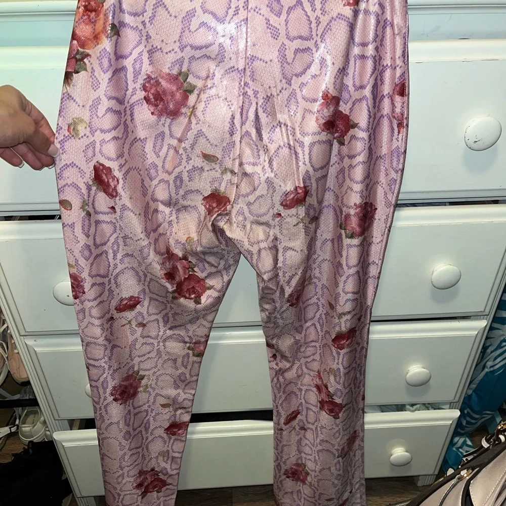 Rose pants - Picture 2 of 2